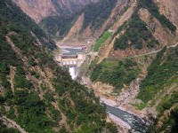 遠眺德基水庫 (圖為下游之谷關大壩)<br/> 攝影：老山羊資訊網