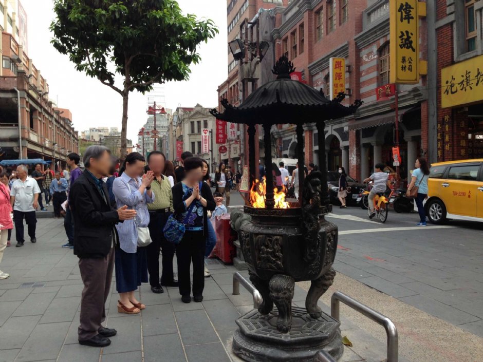 霞海城隍廟香火鼎盛 攝影：陳皮梅