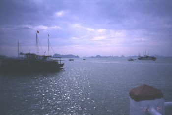 下龍灣碼頭-1 攝影：沈兆樑