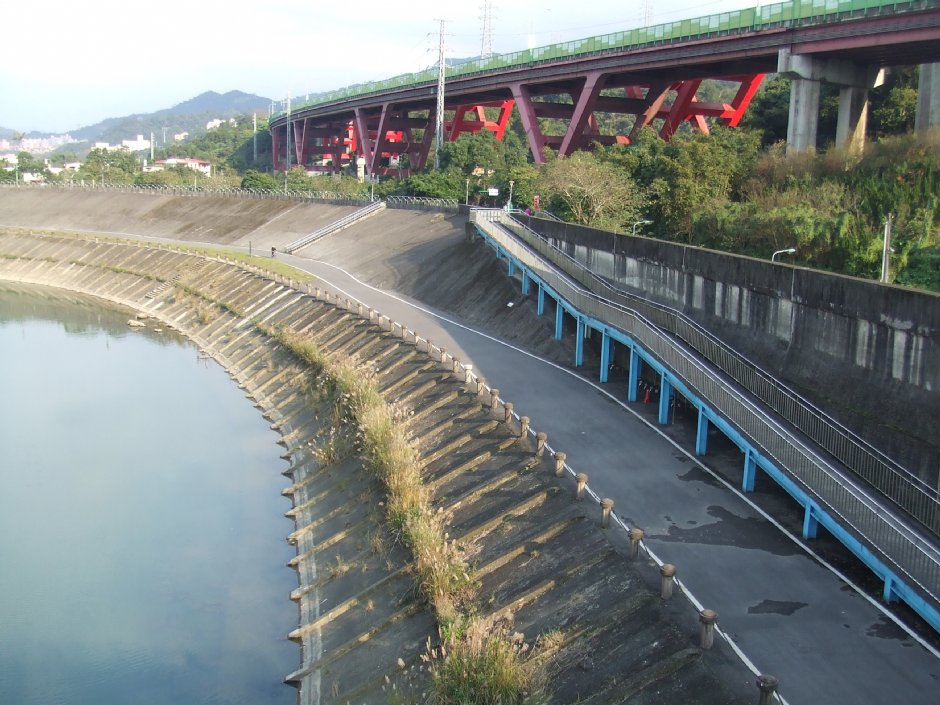 景美溪左岸 攝影：Lu
