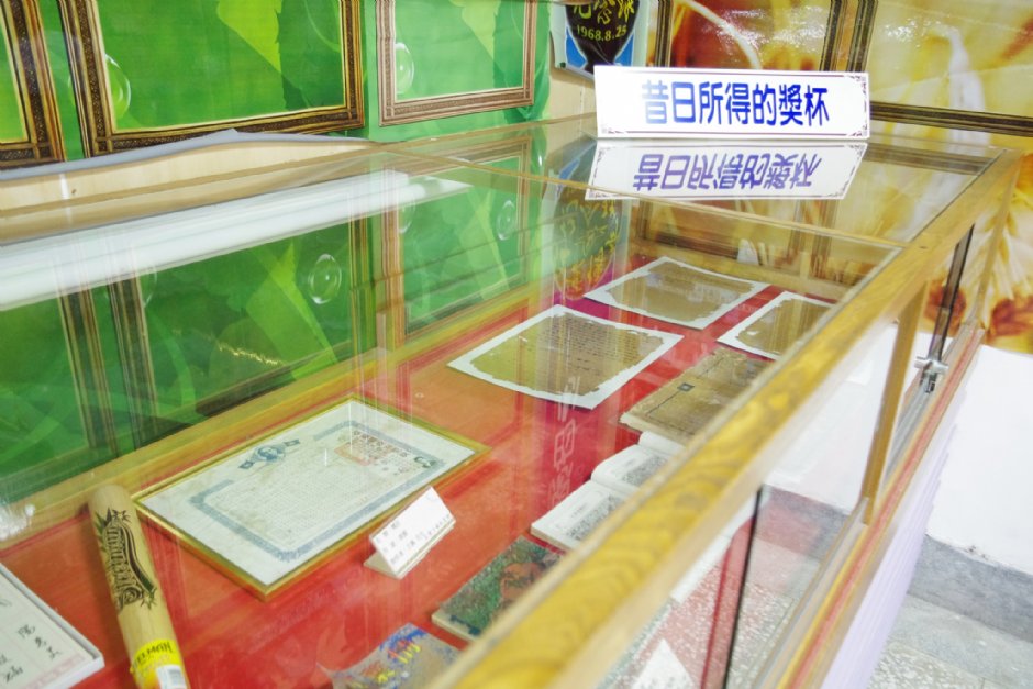 昔日所得之獎狀及獎盃 攝影：Eva隨手拍