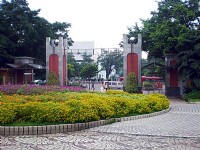 公園望向入口處<br/> 攝影：方盛文