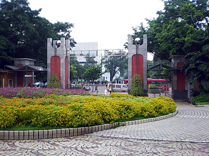 公園望向入口處 攝影：方盛文
