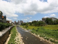 老街溪水岸自行車道<br/> 攝影：桃園市政府觀光旅遊局 提供