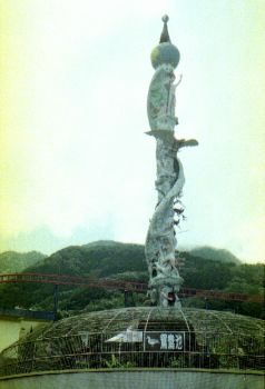 擎天飛柱 攝影：呂玫瑢
