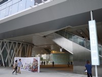 高雄市立圖書館總館大門<br/> 攝影：旅遊王攝影組