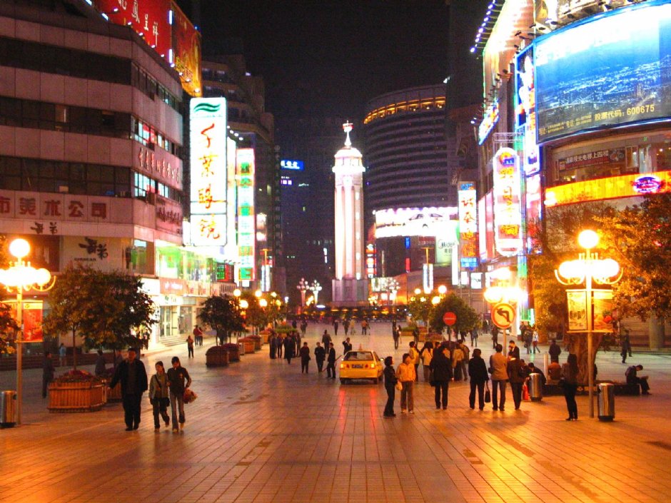 夜晚的解放碑廣場 攝影：馮順
