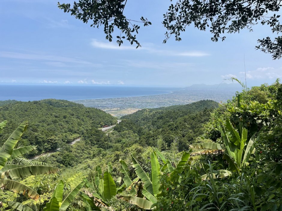 在石牌縣界公園可遠眺龜山島及蘭陽平原景致 攝影：Eva隨手拍