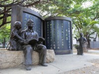 戶外葉石濤紀念銅像<br/> 攝影：高雄文學館 提供
