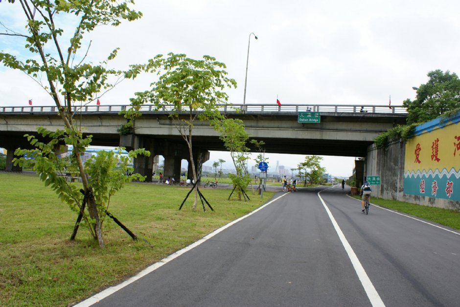 大漢溪右岸、新店溪左岸自行車道 攝影：Eva隨手拍