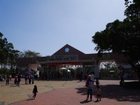 頑皮世界野生動物園門口<br/> 攝影：三井