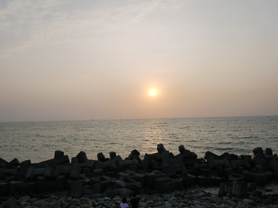 彌陀濱海夕陽 攝影：三井