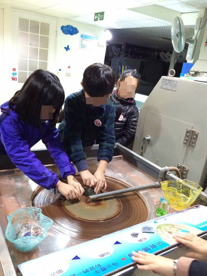 研磨體驗 攝影：琉傳天下藝術館