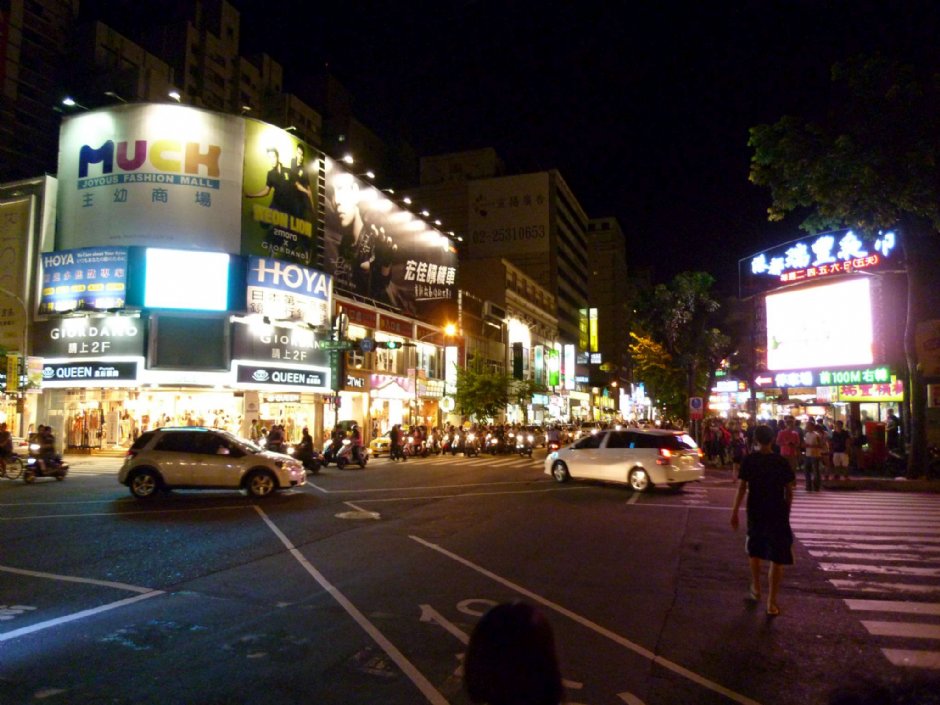 瑞豐夜市路口 攝影：陳皮梅