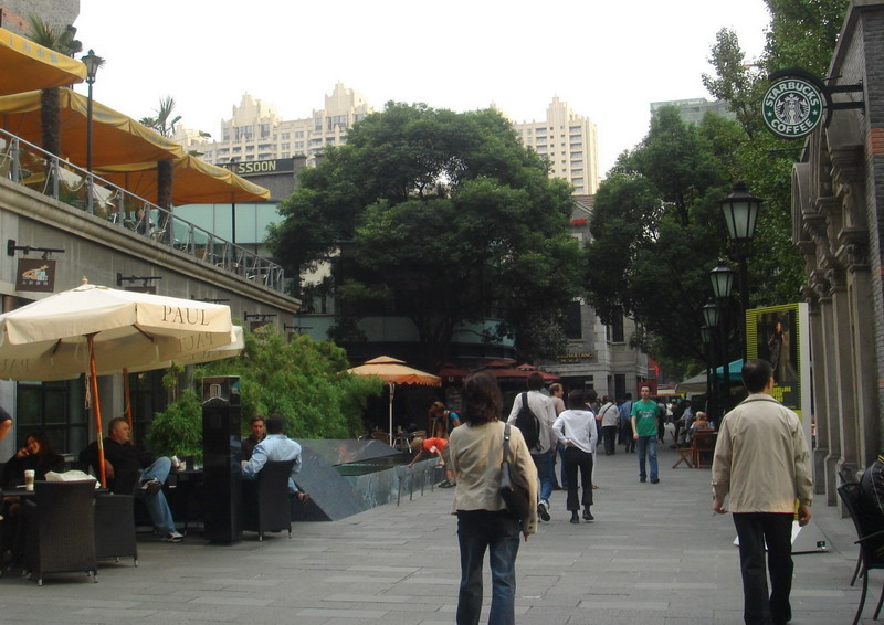 咖啡店林立 攝影：余燕鳳