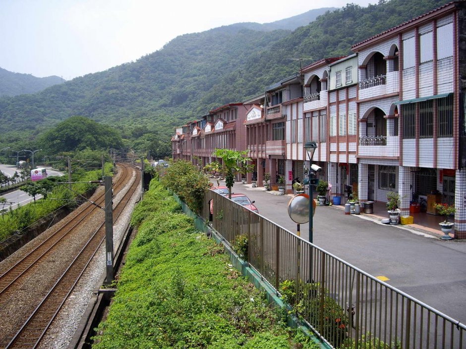 合興社區緊鄰北迴鐵路 攝影：老山羊部落格