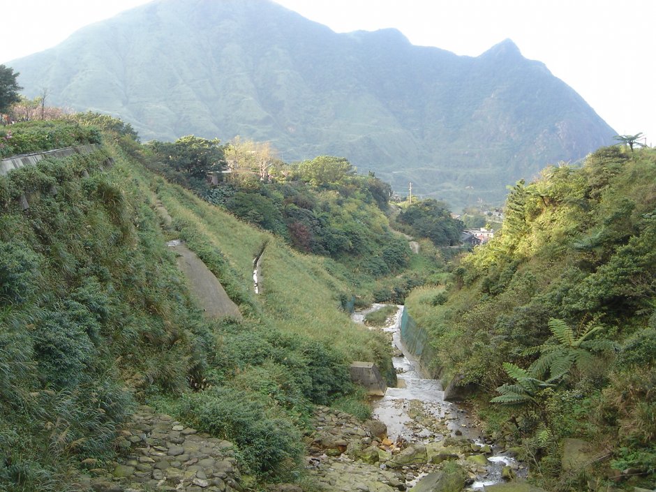 黃金博物館旁美麗的溪流 攝影：余燕鳳