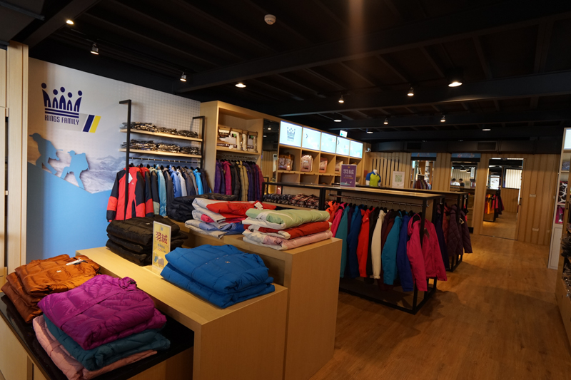 販賣部 攝影：國王家族羽絨服飾觀光工廠