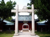 忠肝義膽石坊<br/> 攝影：老山羊部落格