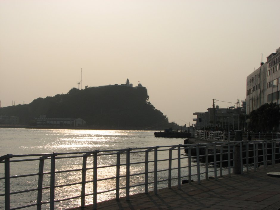 渡輪與夕陽 攝影：林仲哲