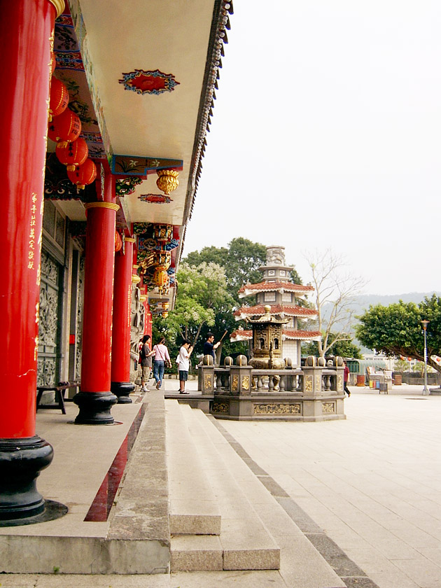 寬廣的前殿廣場 攝影：曾婉玲