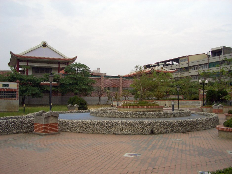 右側廣場 攝影：鄭瑄頤