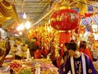 迪化街是台北最知名的年貨大街<br/> 攝影：Eva隨手拍