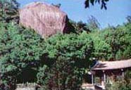 萬石山-02<br/> 攝影：四川旅遊信息網