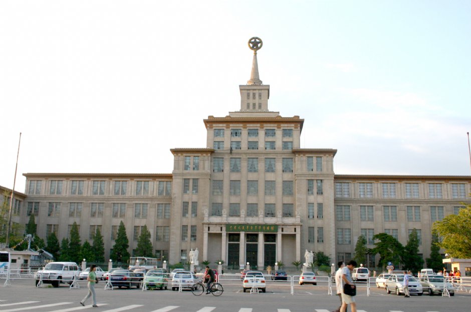 軍事博物館外觀 攝影：馮順