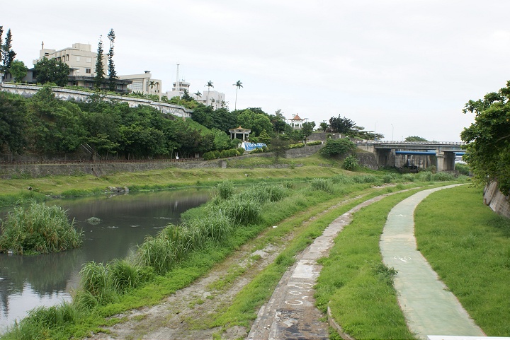 菁華橋旁溪畔公園 攝影：Eva隨手拍