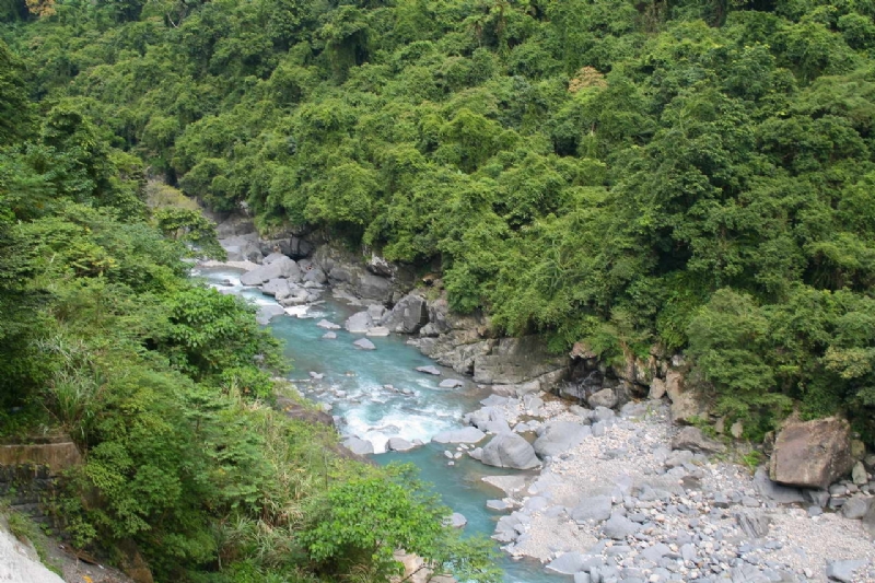 溫泉溪流 攝影：老山羊部落格