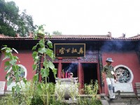 雙龍洞外的金華觀，又稱赤松下宮<br/> 攝影：馮順