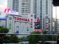 商圈<br/> 攝影：崔斐