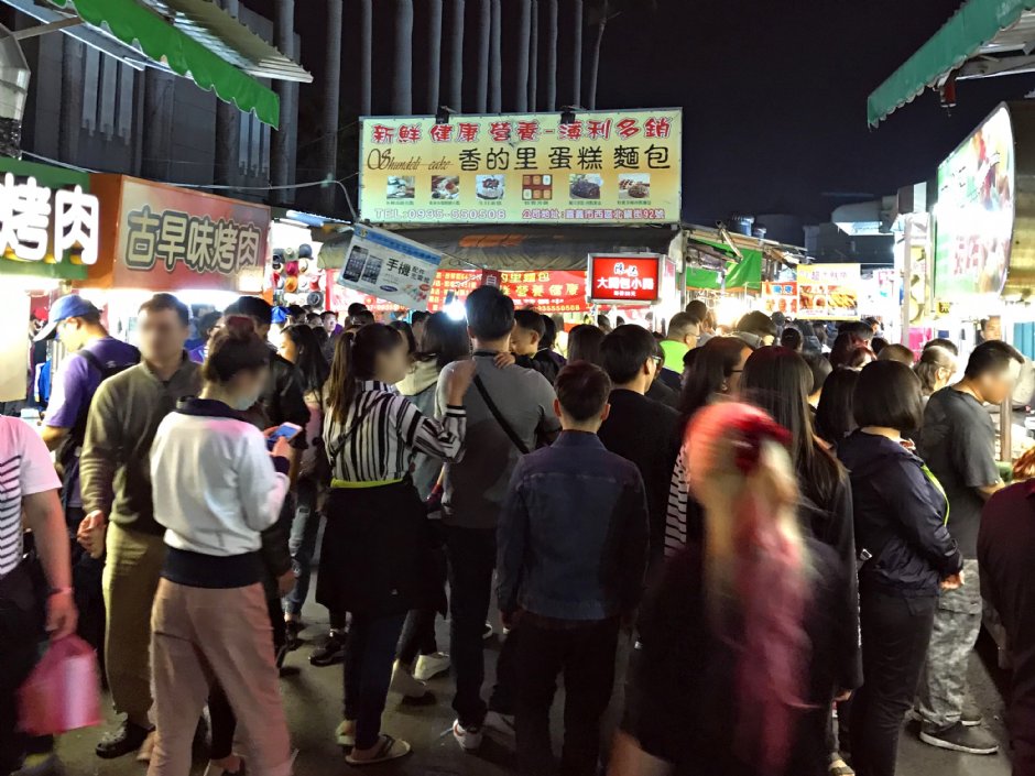 嘉樂福夜市 攝影：陳皮梅