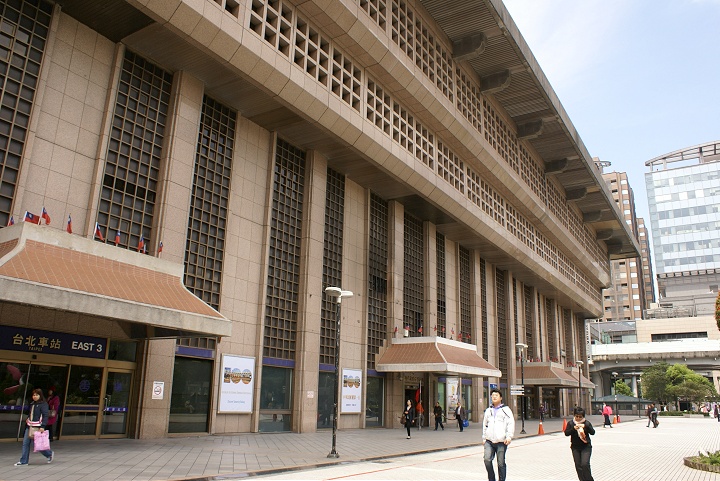 台北車站西側廣場 攝影：Eva隨手拍