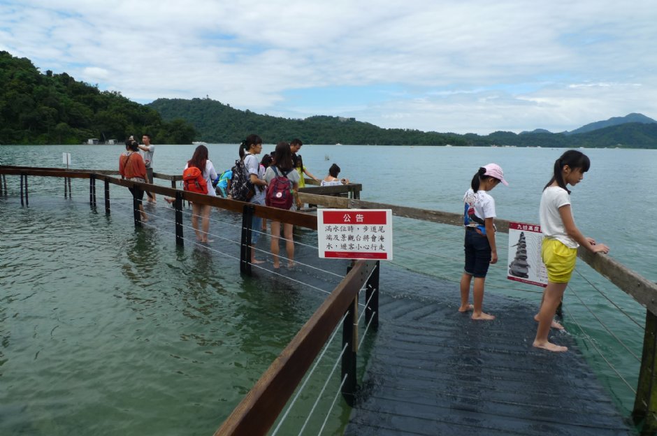 滿水位時會有部份步道淹水 攝影：Eva隨手拍