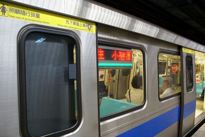 往小碧潭站列車 攝影：Eva隨手拍