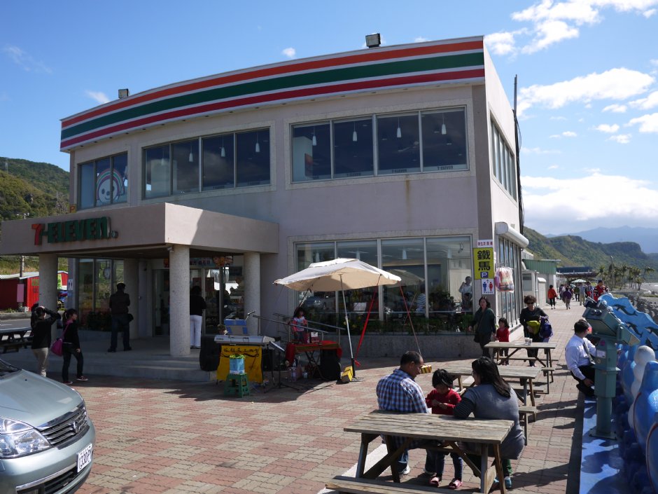最濱海的7-11 攝影：三個井