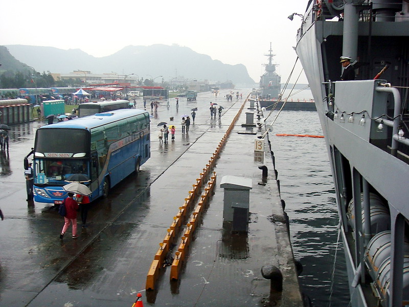 從武夷艦看蘇澳軍港 攝影：余燕鳳