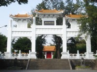 忠烈祠牌樓<br/> 攝影：陳美吟