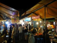 熱鬧的夜市<br/> 攝影：旅遊王攝影組