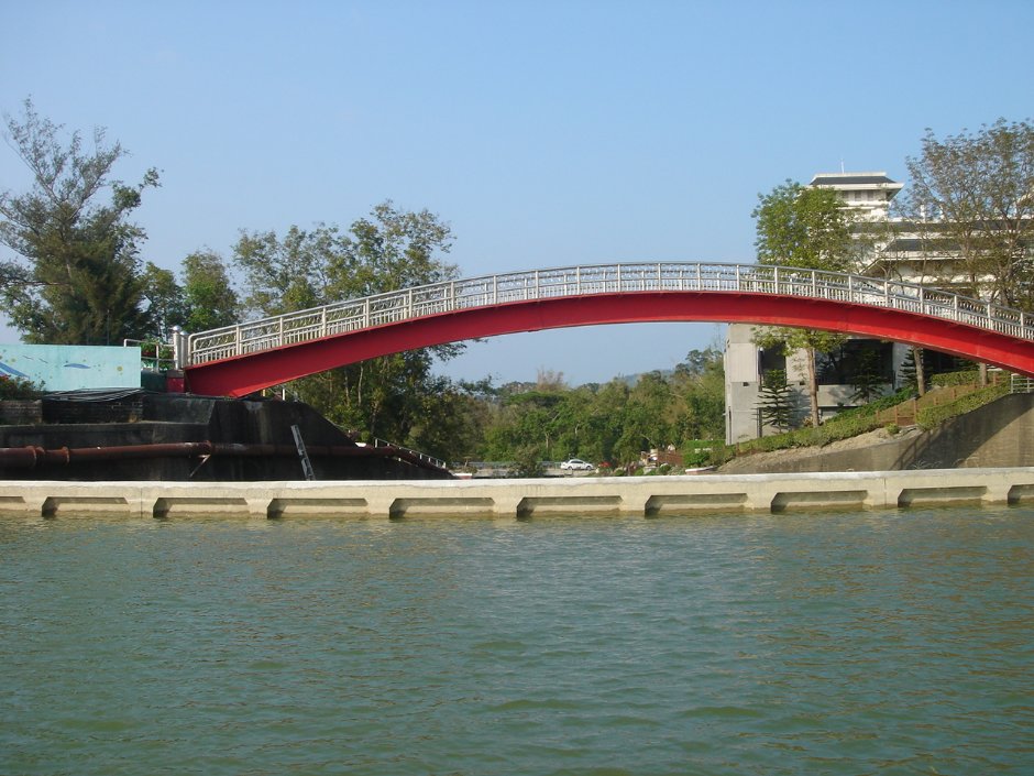 遠跳橋面 攝影：鄭惠文