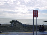 台南黃金海岸警示牌<br/> 攝影：三井
