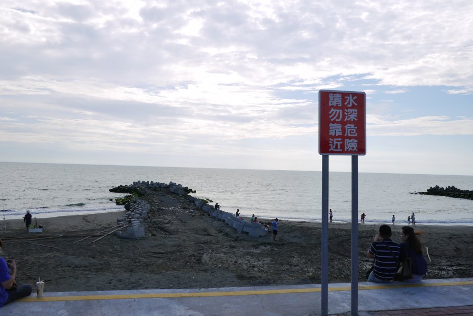 台南黃金海岸警示牌 攝影：三井