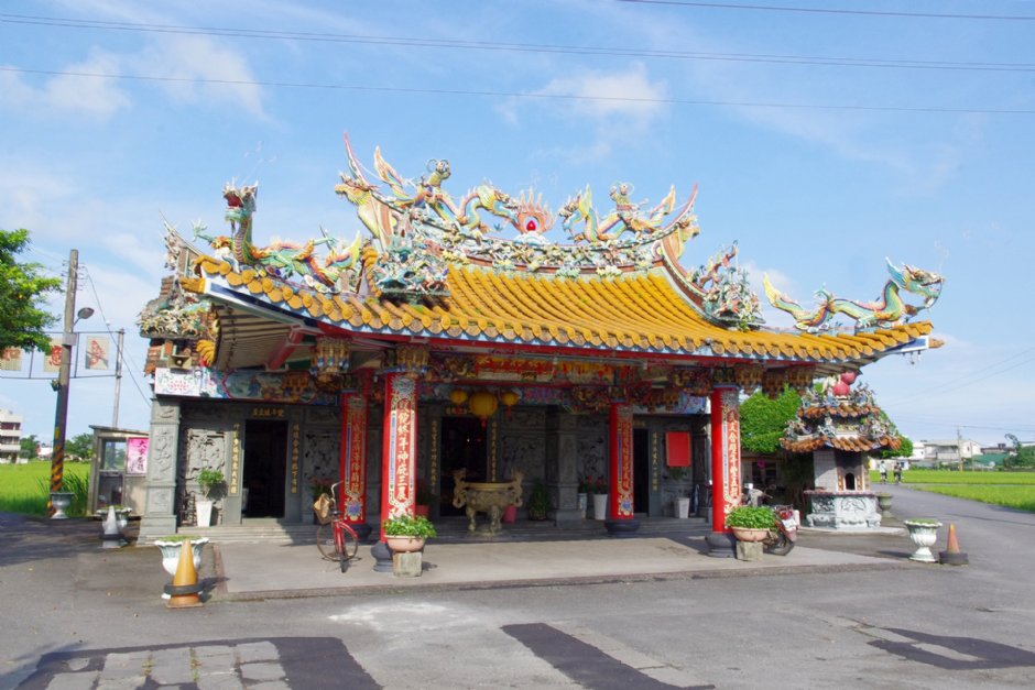 石板桥旁的福德祠 摄影：Eva隨手拍