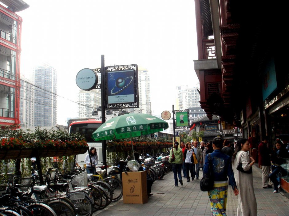 廟旁老街 攝影：余燕鳳