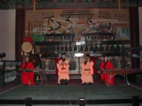 鐘樓上的文藝演出<br/> 攝影：到處走走到大陸-1