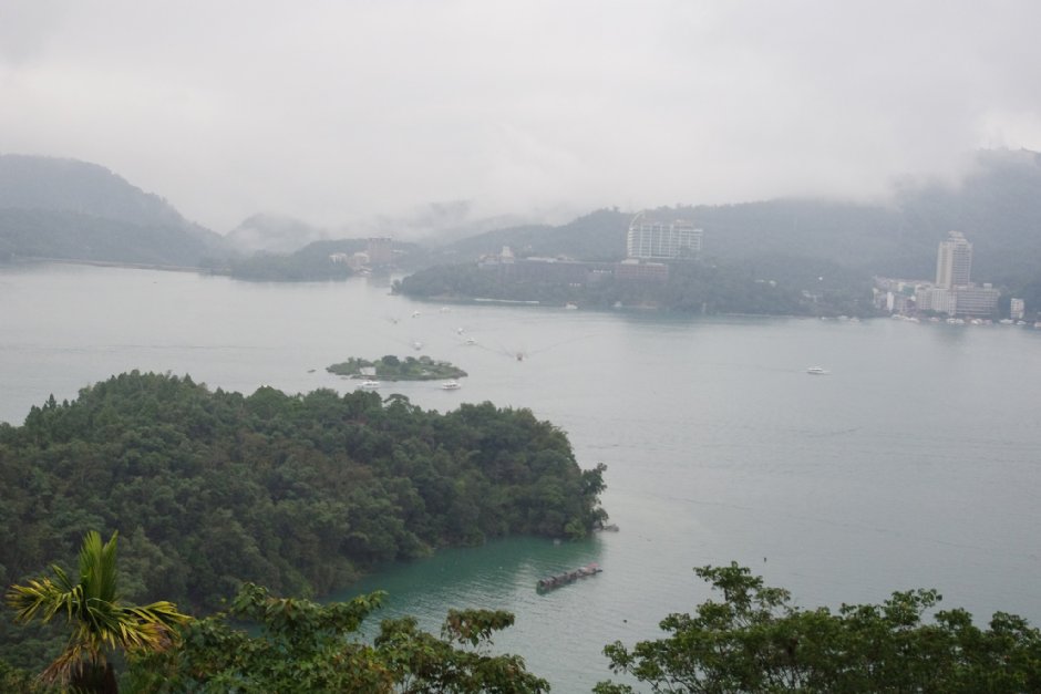 玄奘寺望向日月潭湖景 攝影：Eva隨手拍