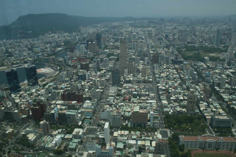 85大樓的74層樓眺望高雄市 攝影：老山羊部落格