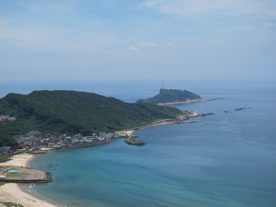 站在萬里飛行場可一覽翡翠灣海景 攝影：黃儒永